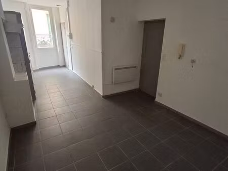 t2 situé proche de la place arago