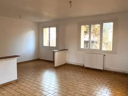 appartement t3 bis + garage privé