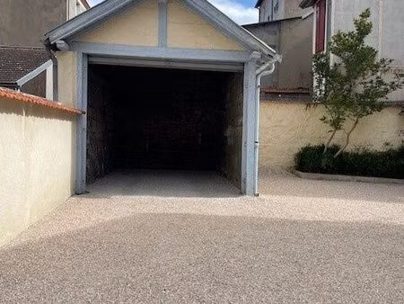 parking/box 15 m² vichy