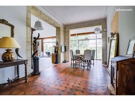 maison 7 pièces 211 m²