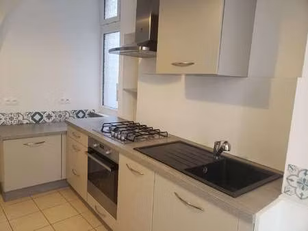 location maison à évron (53600) : à louer / 74m² évron