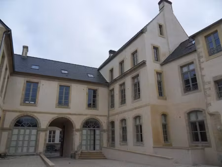 bayeux centre  f3 au 2eme étage (lot no 6)