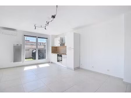 appartement t2 proche clinique vitrolles - avec grand garage et place de parking