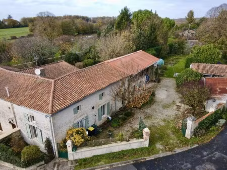 maison de caractère avec hangar et jardin clos