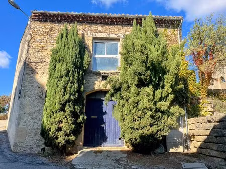 ancienne écurie pleine de charme avec éléments d’époque et vie de type loft  proche de lim