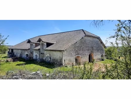 belle grange avec cu dans un cadre paisible