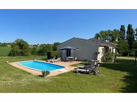 maison de plain-pied avec piscine