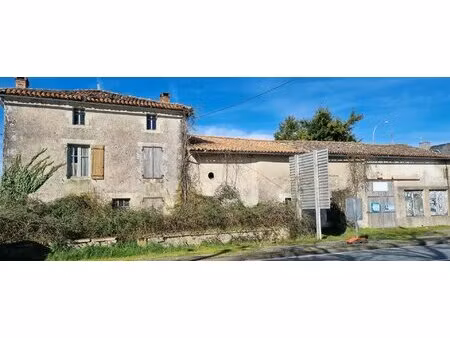 maison de village à rénover avec ancien magasin