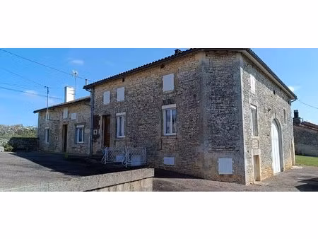 maison de village en pierre à rafraîchir