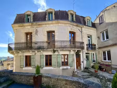 maison de caractère au cœur du charmant village de belvès