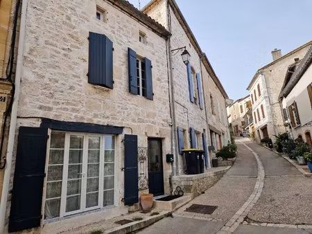 maison en pierre au coeur du village