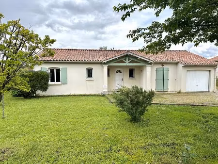 maison de village avec jardin.