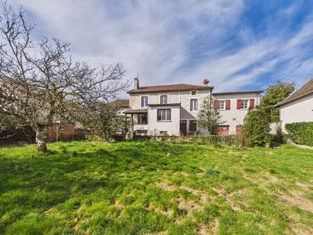 coeur de village  maison 6 chambres  potentiel commerce  jardin +1000m2