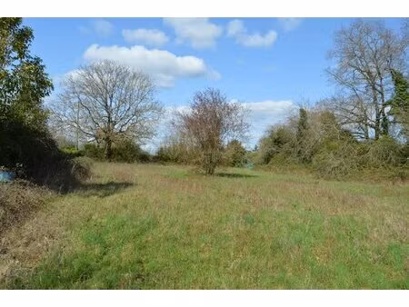 terrain constructible de 2262 m² au calme