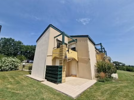 appartement avec balcon donnant sur le trou 18 du golf