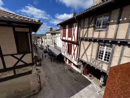 bel appartement au cœur du village à terminer.