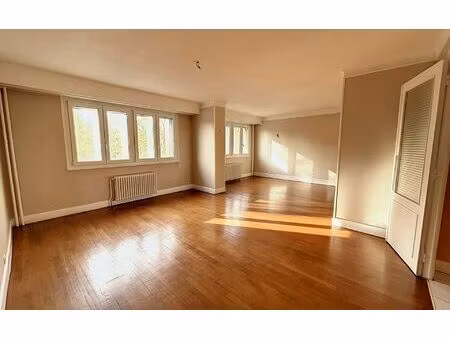 location appartement  m² t-5 à nancy  996 €