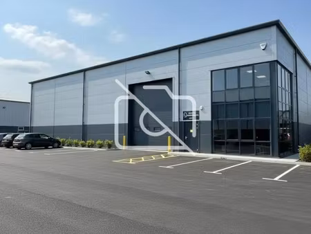 à louer – 4 cellules - local d'activités / entrepôt 1 100