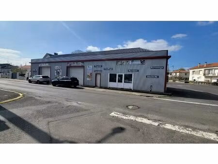 local commercial avec bureaux idéalement situé