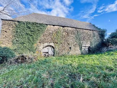 rieupeyroux – grange en pierre à rénover avec terrain dans un hameau paisible
