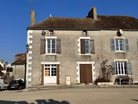 charmante maison située en plein cœur du centre du village