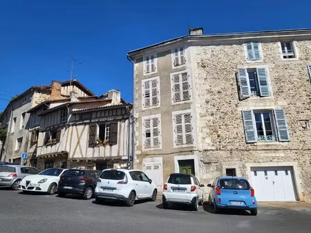maison de ville à restaurer au fort potentiel