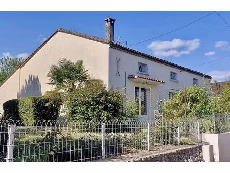 maison en pierre à réinventer à port-sainte-foy