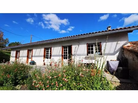 belle maison de 3 chambres dans un hameau paisible proche ribérac