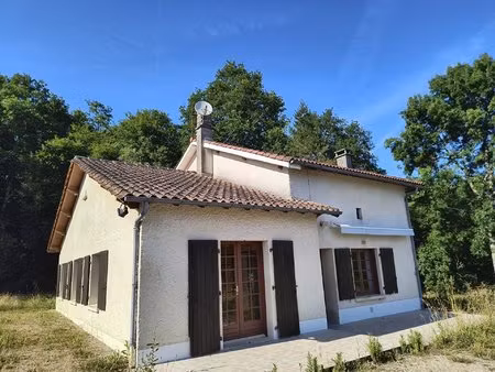 maison familiale de plain-pied avec bois attenant