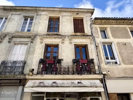 maison de ville rénovée et espace commercial à sainte foy la grande