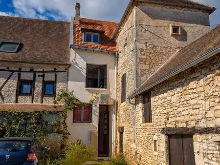 maison de village rénovée avec possibilités commerciales