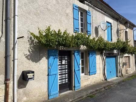 maison de village en pierre offrant 3 chambres