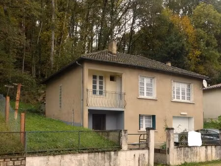 maison de village de 3 chambres avec grand sous-sol et garage
