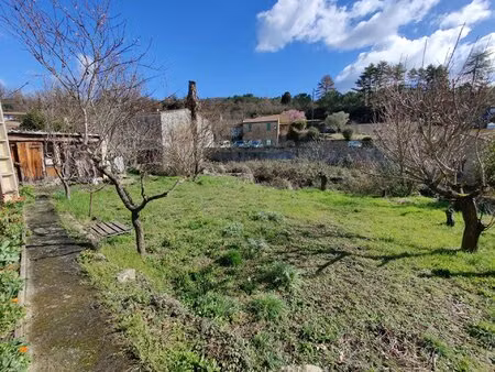 maison de village avec parking  et jardins attenants et non attenants