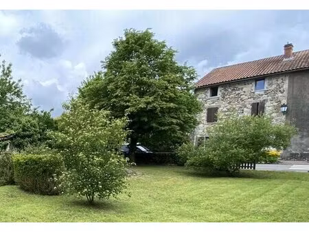 maison en pierre 3 chambres  jardin attenant et terrasse privée