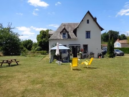 charmante maison de village de 3 chambres située dans de beaux jardins