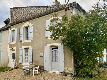 charmante maison de village de trois chambres