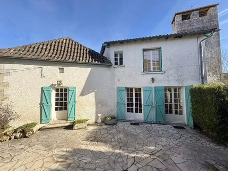 maison de village avec beaucoup de potentiel
