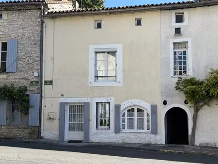 maison de bourg au centre de verteuil-sur-charente
