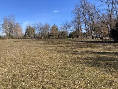 beau terrain à bâtir avec cu  eau  électricité