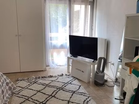 studio avec place de parking à côté des facs et de l’iut