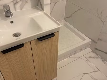 très beau studio neuf