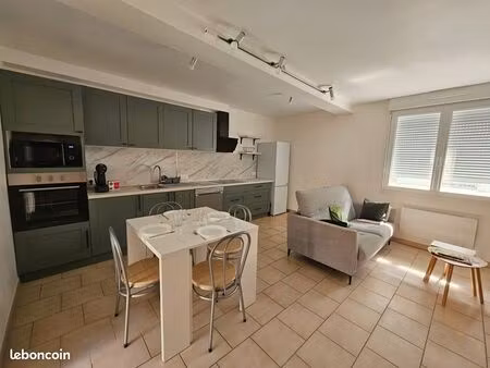 maison de ville meublée – 68 m² – château-renault centre