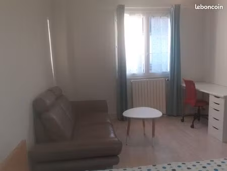 belle chambre meublée à tours la riche