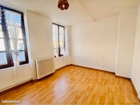 grand f2 rue trivale