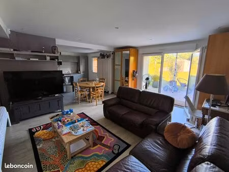 à louer – t4 95 m² avec terrasse  jardin et garage – devecey