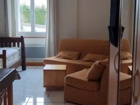 studio meublé dans maison  à 5 mn du centre ville de la roche sur foron  jardin collectif 