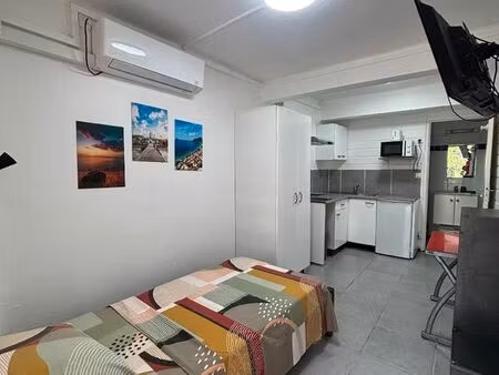 studio à louer (dessous de villa)