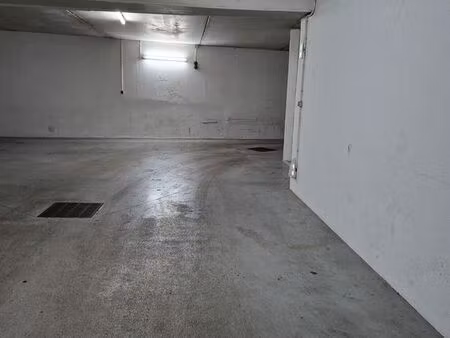parking souterrain à louer saint ouen/ garibaldi