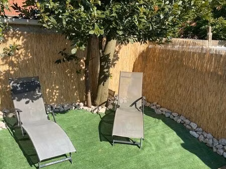 maison meublée rénovée avec extérieur – centre-ville